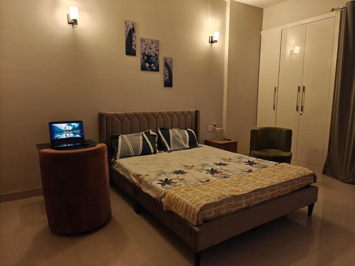 Signature 2Bhk Staycation Greater Noida Esterno foto